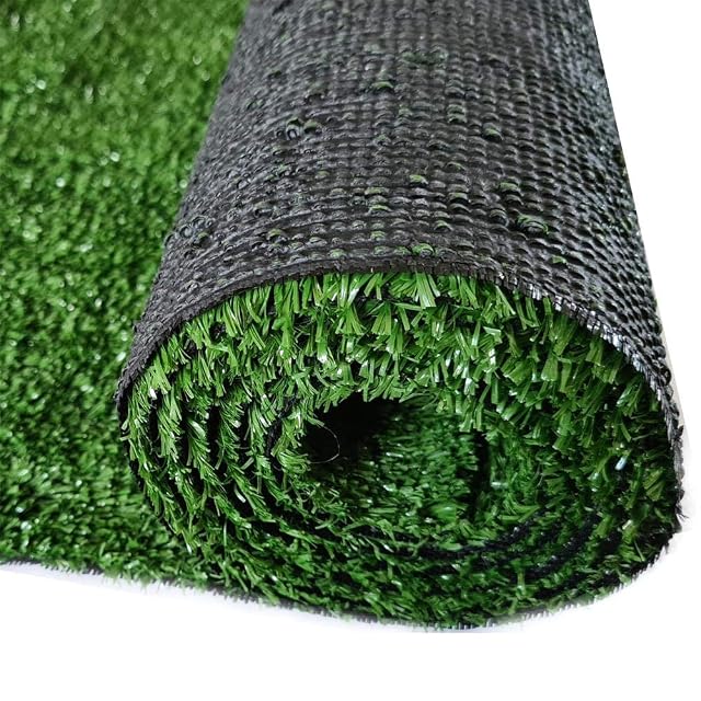 Rotolo di erba sintetica verde lungo cinque metri